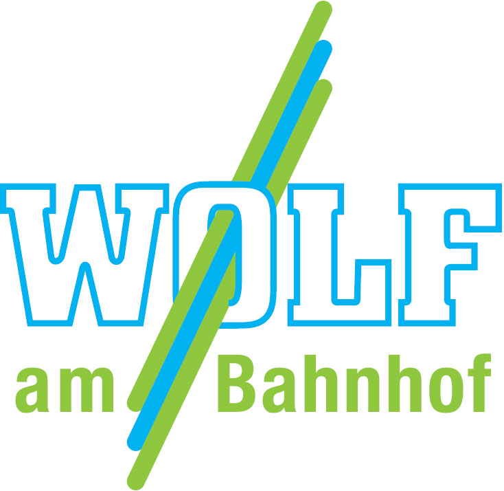 Wolf am Bahnhof